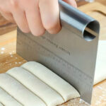 Alisador Scraper Corta Masa Metálico 22 CM - Imagen 4